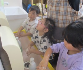 手洗い・うがい指導（ばなな・ぶどう・めろん組）